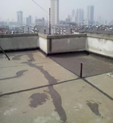 围场漏水维修 楼顶漏水是什么原因，楼顶漏水维修方法是什么?